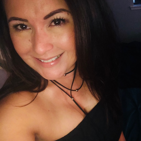 Meet your Posher, Gloria - Picture 2 of 2